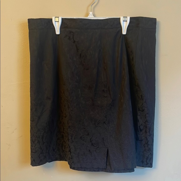 Dresses & Skirts - Black Knee-Length Pencil Skirt with Slit​ (Bin D)